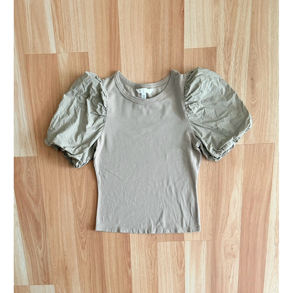h&m t shirt แขนพองสีลาเต้