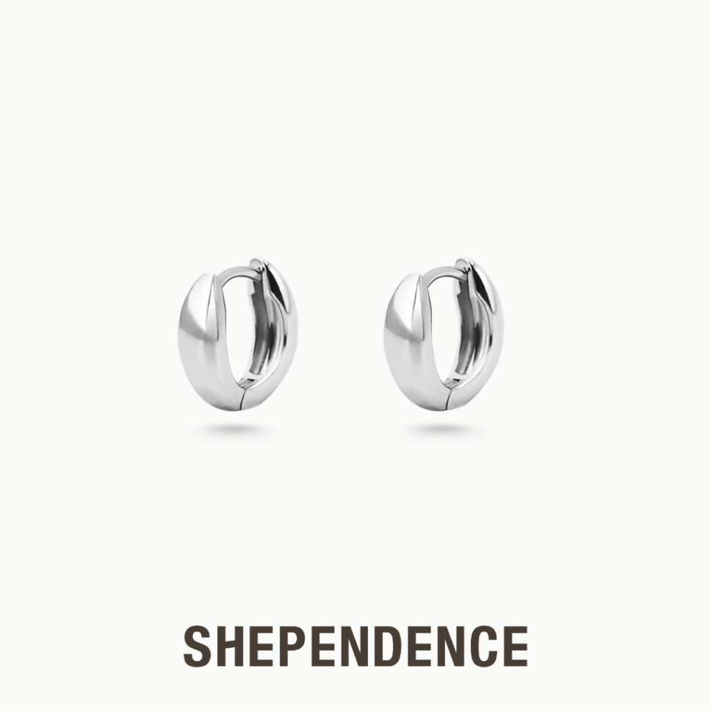 SHEPENDENCE ต่างหูห่วง Huggie Elva สีเงิน S925 คลาสสิก