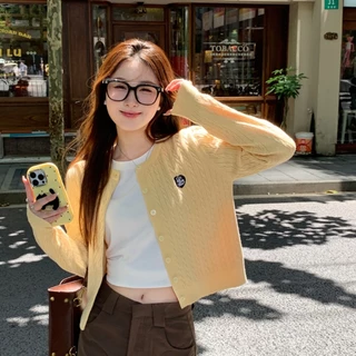 🌟rosecloud🌟เสื้อคาร์ดิแกนถักคอกลมสำหรับผู้หญิง ปักลายหัวใจสีลูกกวาด สไตล์ใหม่ เสื้อกันหนาวหรูหรา ทรงหลวม ช่วยให้ดูผอมเพร