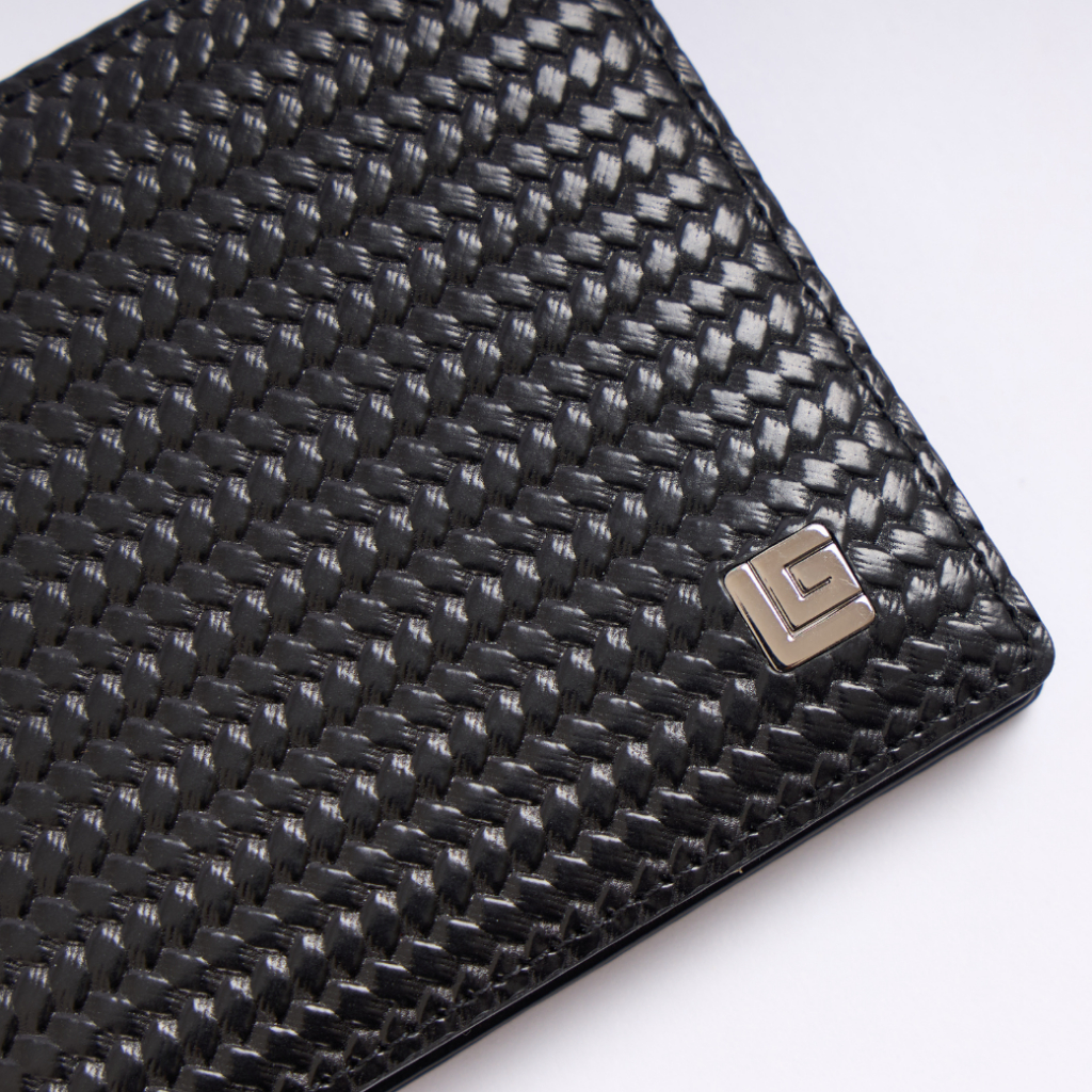 Guy Laroche กระเป๋าสตางค์หนังอัดลายบวก 8 การ์ด สีกรมท่า รุ่น MGW04118R6NVS