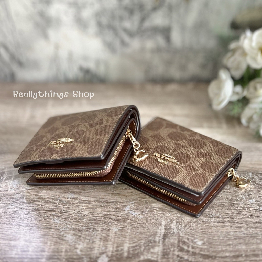 [ลดเพิ่ม:โค้ดคุ้ม+โค้ดร้านค้า]{แท้💯%📮พร้อมส่ง+ส่งฟรี} กระเป๋าตังค์สั้น ©️OACH Snap Wallet (รุ่นซิปห้