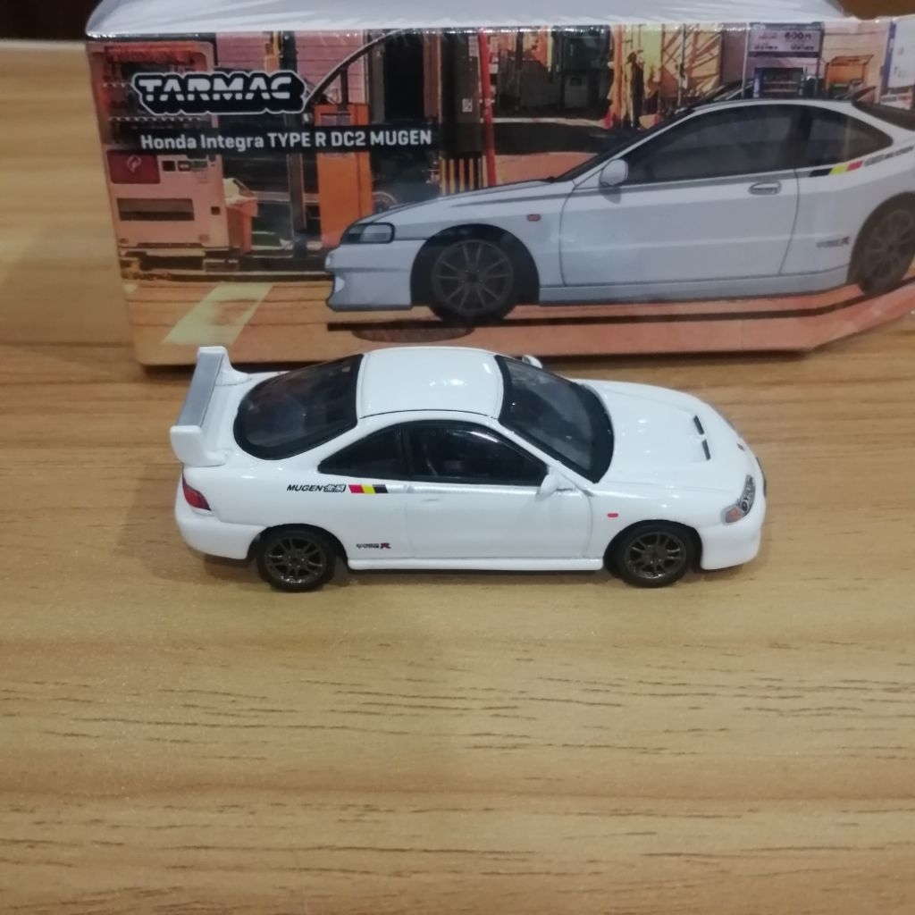 1/64 Tarmac​ Honda​ Integra​ Type​ R​ DC2​ Mugen​