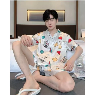 (ส่งมาจากประเทศไทย)ส่งมอบทันที,ชุดนอนผู้ชาย，ผ้าซาตินเรียบ，กับแฟชั่นลายการ์ตูน，ที่ได้รับความนิยม，ขาสั้น+เสื้อ，L-3XL