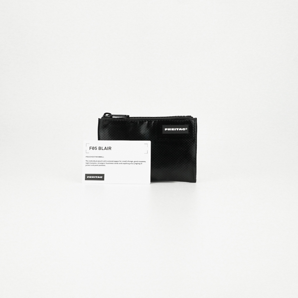 FREITAG F05 BLAIR  ผ้าดำ ซิปดำ ผ้าหนา เงา เกล็ดแบบคมสวยมากใบนี้ ผ้าสะอาดทั้งใบเนี้ยบทั้งนอกและใน