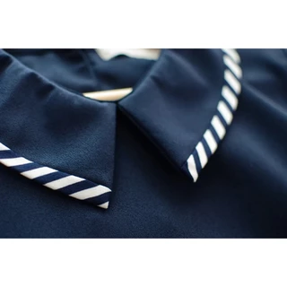 Narinari : MT6610 Point Collar Blouse ผ้าโฟร์เวย์ เสื้อทำงานทรงปกบัวตัดปลายแหลม แขนสั้น แต่งขอบ