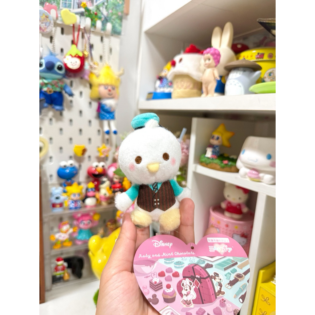 ตุ๊กตา Donald Duck คอล Ruby & Mint Chocolate Milky Boa ของใหม่ ป้ายห้อย ลิขสิทธิ์เเท้จากญี่ปุ่น🇯🇵