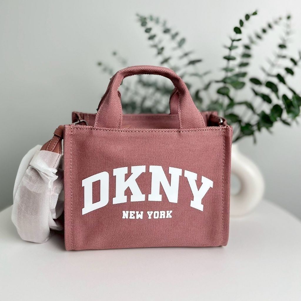 กระเป๋าสะพายข้าง DKNY HADLEE SMALL CANVAS LOGO TOTE R41AOC80