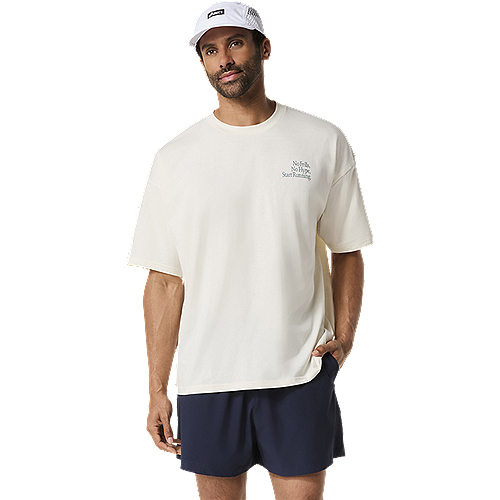ASICS :  2031F321.100 RUNNER MESSAGE GRAPHIC RELAXED TEE MEN เสื้อคอกลมผู้ชาย
