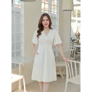 [พร้อมส่ง] Sofia dress - เดรสยาว 39" ป้าย VERA ดีเทลทวิสอกพรางหุ่น ชุดไปงานแต่ง ชุดไปคาเฟ่ ผ้าพริ้วสวย by Lamoon Apparel
