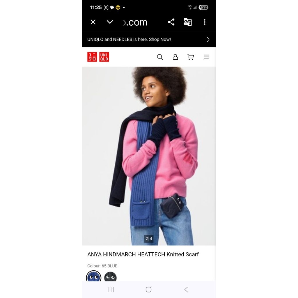 ผ้าพันคอผ้าถัก HEATTECH จากคอลเลกชันพิเศษ UNIQLO x ANYA HINDMARCH ผ้าพันคอนี้เป็นสินค้าแบบ Unisex  T