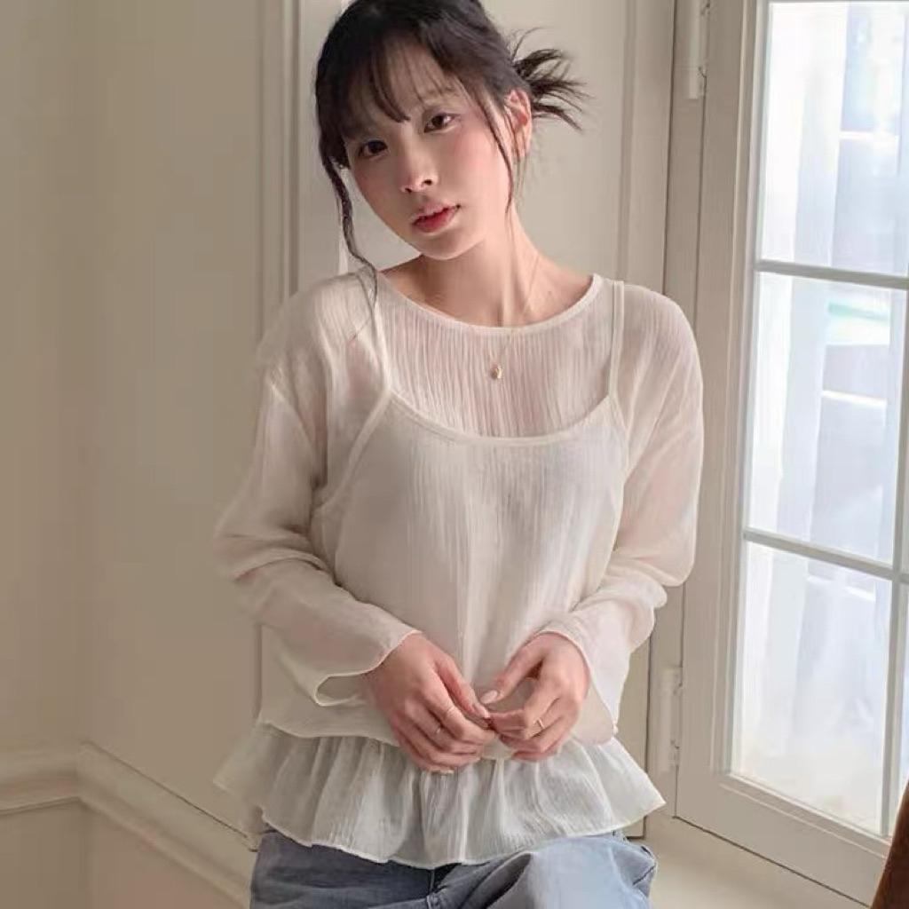 เสื้อแขนยาวผ้าบางมีเชือกผูกเอว มาพร้อมสายเดี่ยวผ้าเดียวกัน แมตคู่กัน น่ารัก