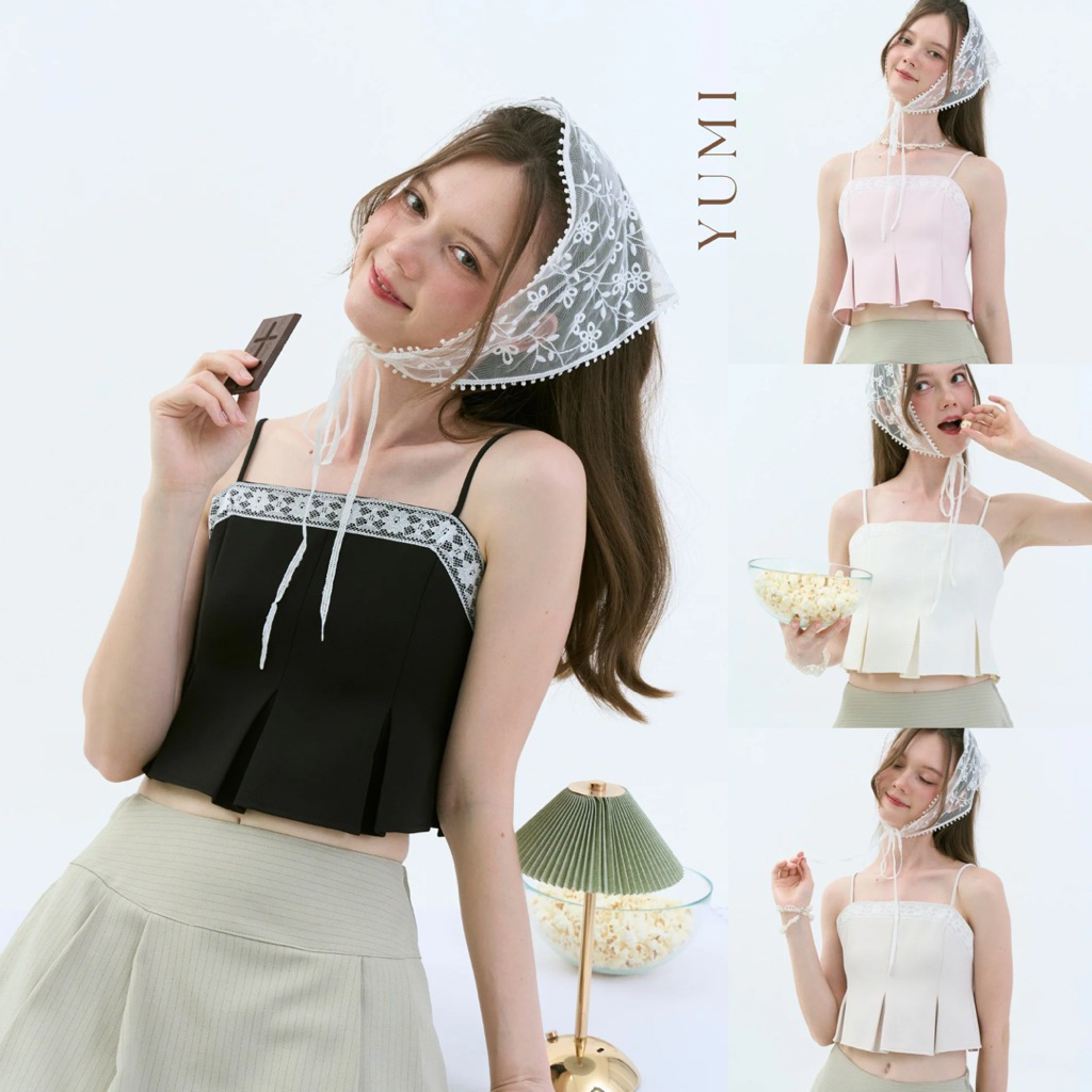 YUMI TOP (เฉพาะเสื้อ) เสื้อสายเดี่ยวละมุนแต่งดีเทลลูกไม้ช่วงอกและชายเสื้อจับจีบเล็กๆ ผ้านิ่ม อัดกาวทั้งตัว