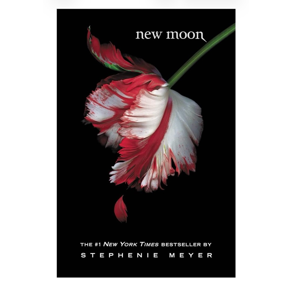 [ส่งต่อ]นิยาย New Moon เล่มที่ 2 จาก 5 เล่ม By Stephenie Meyer, paper back (ปกอ่อน) : The Twilight S