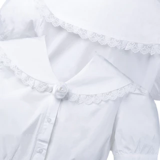 Paloy - PL2269 Blossom Collar Top เสื้อครอปแขนตุ๊กตาคอปกใหญ่ติดดอกคาร์มิเลีย (Little Miss Summer)