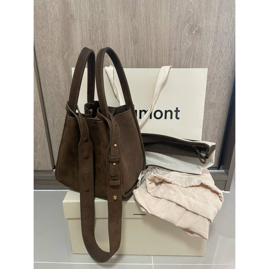 (used like new) กระเป๋าของแท้ songmont medium song bag ไซส์ M สี agarwood