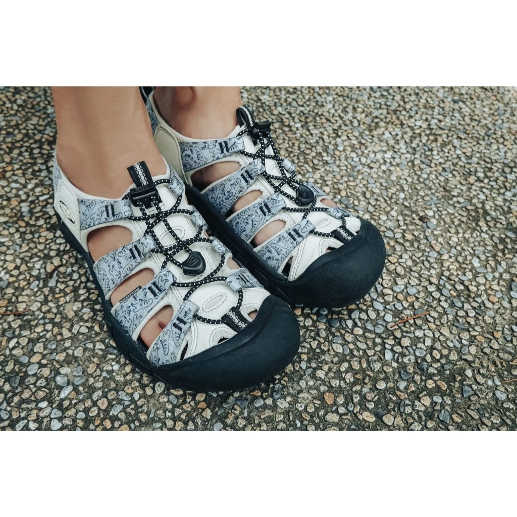 KEEN รองเท้าแตะหุ้มนิ้วทางน้ำ ซับในนุ่มระบายอากาศ กันลื่นโคลน กันกระแทกเต็มเท้า เป่าแห้งเร็ว เดินป่าทั้งวันสบาย ราคา ถูกที่สุด ดีลบีเคเค แกลเลอรีภาพที่ 2