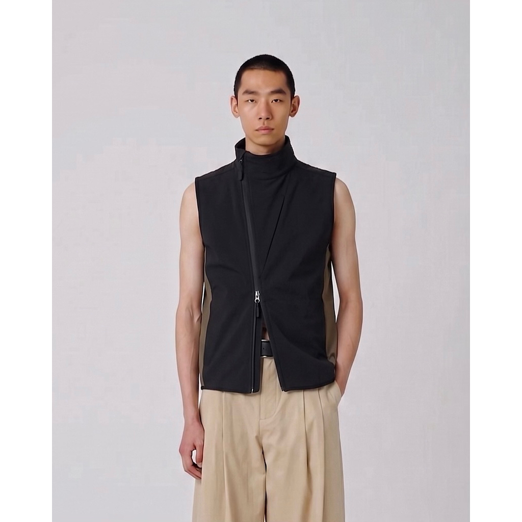 LEELA-RUN CLUB VEST-เสื้อแขนกุดซิปหน้า