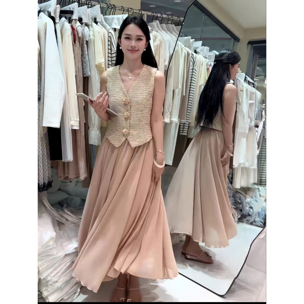ชุดเซ็ท2 ชิ้น คอลเลกชันใหม่ แบบชาแนล(ลุคผู้ดี/คุณหนู)หรูหรามีระดับ เสื้อกั๊ก+กระโปรง แนวหวาน เท่ ลูกคุณมากขึ้น