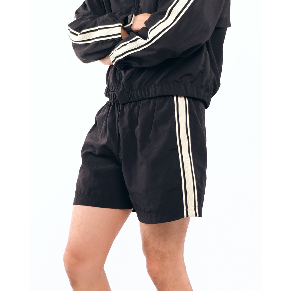 (NEW COLOR!) COMPOSE. - Nylon Track Shorts in Black | กางเกงขาสั้น ผ้าร่มไนล่อน สไตล์สปอร์ต สีดำ
