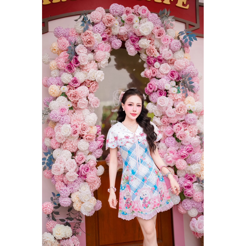 (วัดตึงสุด .5 ข้าม ยาว 33 นิ้ว) เดรสสั้น คอปก สีฟ้า ลายแมว ละมุนสุดๆ งานป้าย thanyacha