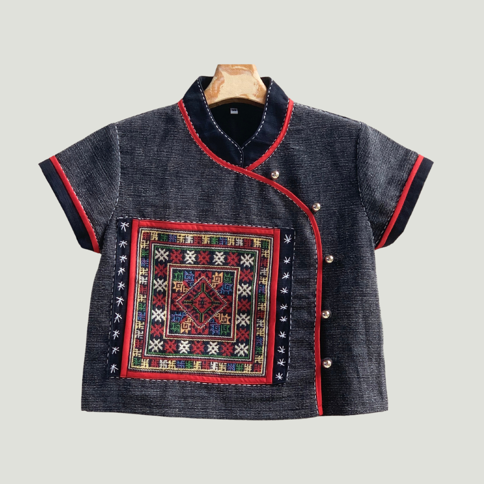 เสื้อใบปอคอจีน ผ้าฝ้ายชินมัยสโตน ป้ายกระดุมสีเงิน กุ้นแดง แต่งผ้าทอ เรียบหรู ใส่สวยทุกโอกาส ❤️✨