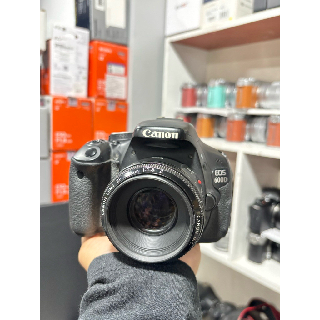 กล้องถูก Canon 600D เลนส์ 50mm