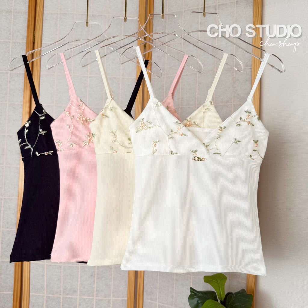 Flora Top เสื้อสายเดี่ยวแต่งดอกไม้อก สายปรับได้ ผ้ายืด สอยอะไหล่ทอง Cho (สายเดี่ยวรุ่นดอกไม้อกCho)