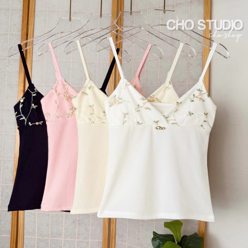 Flora Top เสื้อสายเดี่ยวแต่งดอกไม้อก สายปรับได้ ผ้ายืด สอยอะไหล่ทอง Cho (สายเดี่ยวรุ่นดอกไม้อกCho)