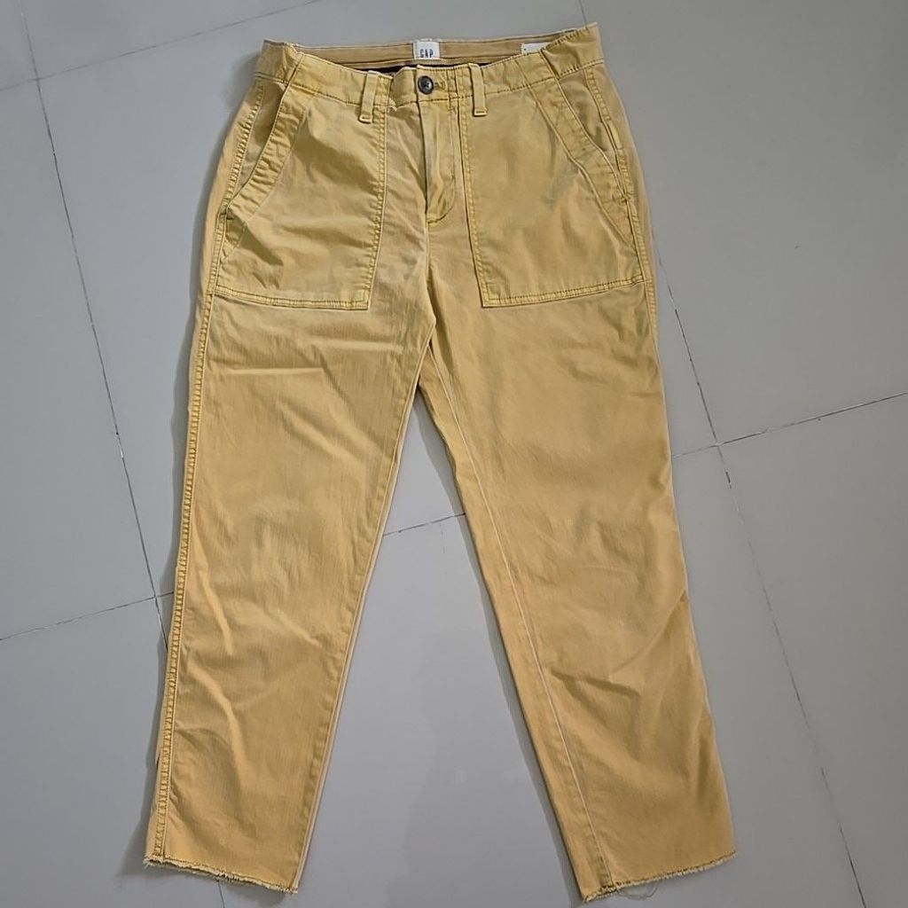GAP รุ่น Girlfriend Chino กางเกงทรงยอดนิยมสำหรับผู้หญิง Size 31"