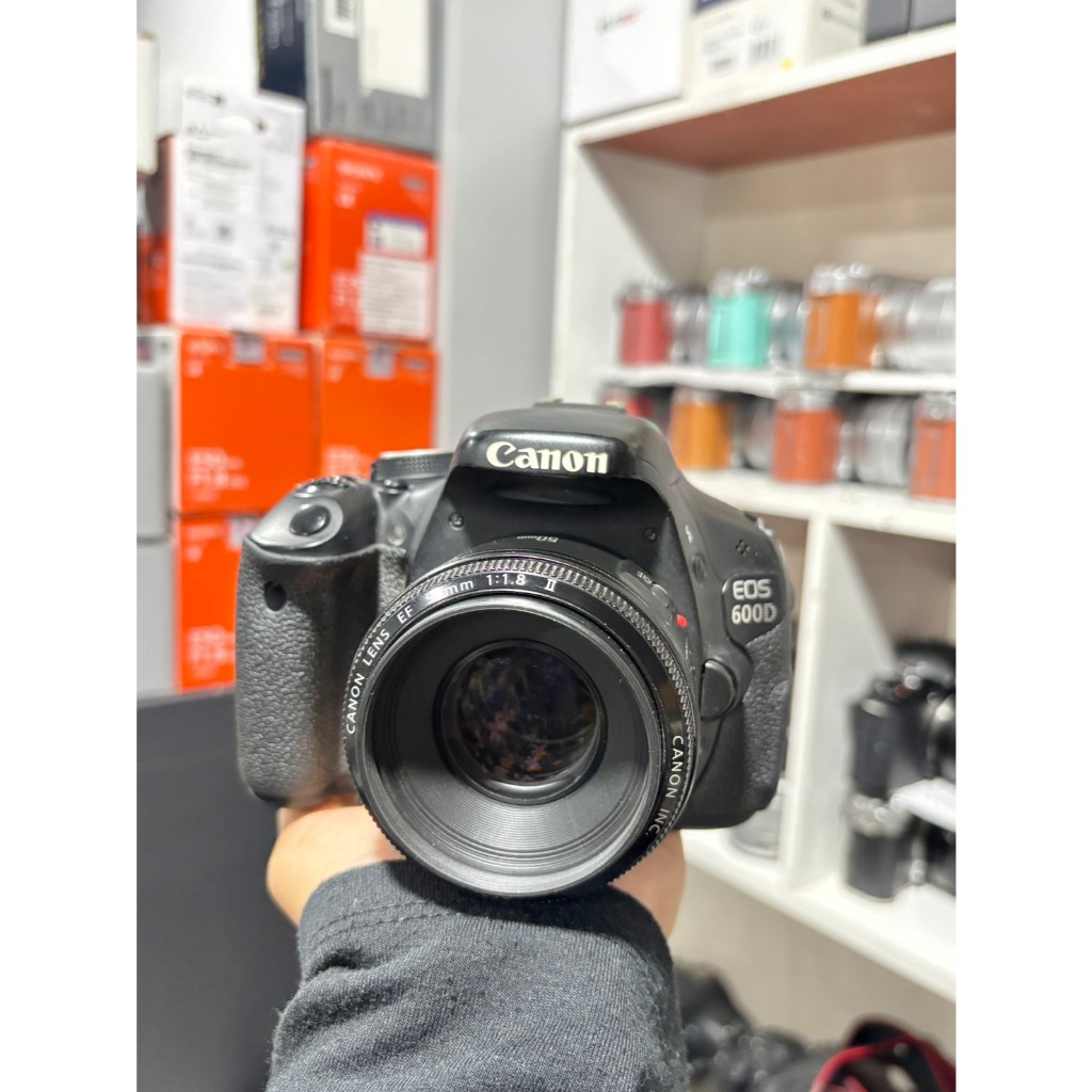 กล้องถูก Canon 600D เลนส์ 50mm