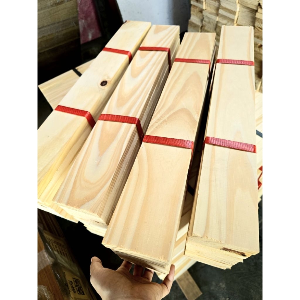 ไม้สนนอกใหม่ ยาว100ซม. กว้าง4ซม. หนา2ซม. ( 5 ท่อน) ไส 4 ด้าน