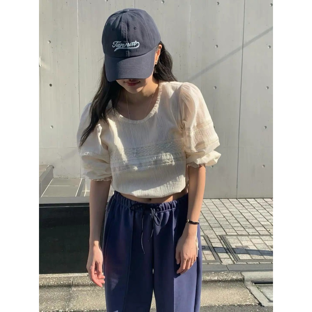 TANAT  Lace Drawstring Puff Blouse (🇰🇷 Pre-order 15 วัน) เสื้อ cream ปักลูกไม้อก แขนพัฟจีบข้อมือ ชายเสื้อผูกโบว์รูดเอว