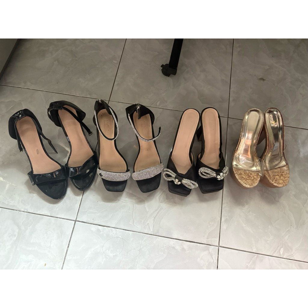 รองเท้าส้นส้นสูงสีดำ และสีทอง เบอร์ 35-40  มือสอง
