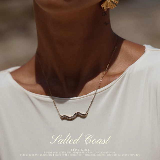Valencia Haus • TIDE LINE NECKLACE • สร้อยคอลายคลื่นสีทอง สแตนเลส กันน้ำ
