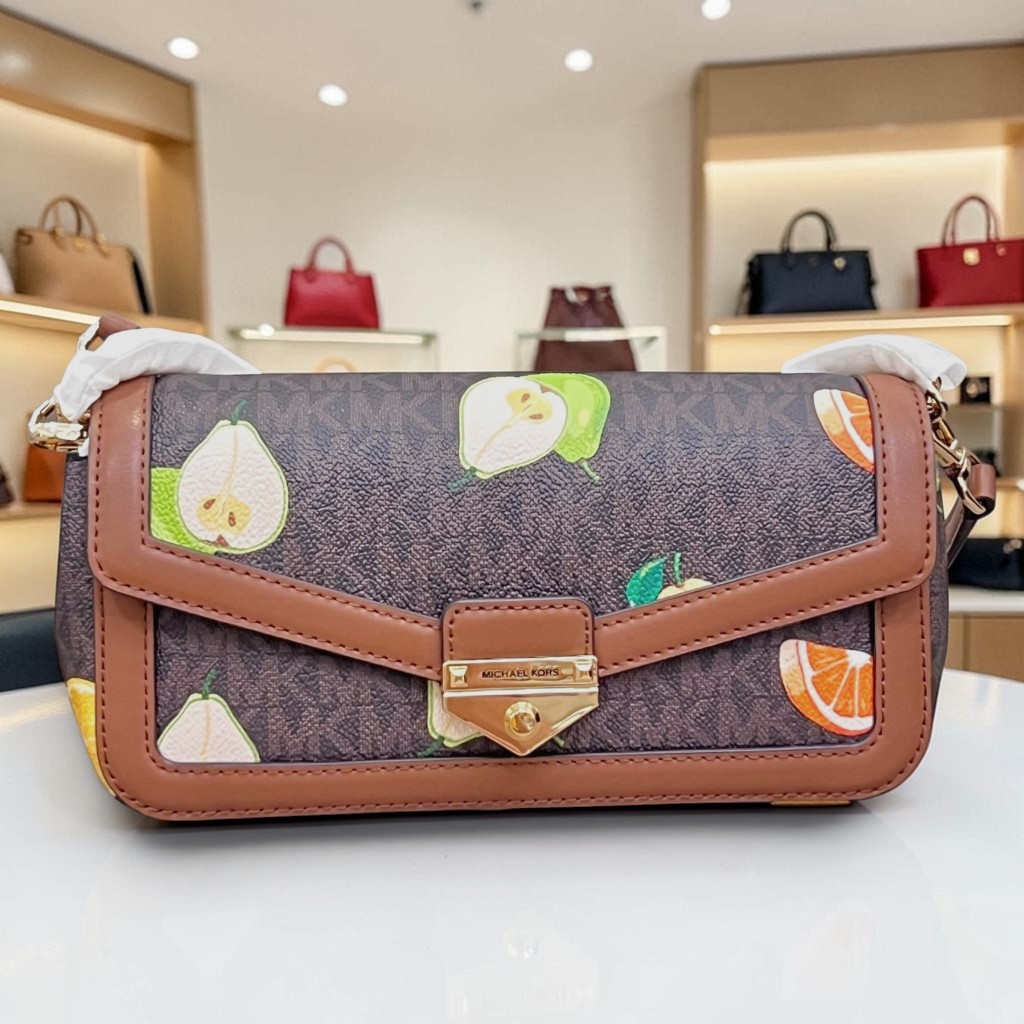 MICHAEL KORS กระเป๋าสะพายข้าง รุ่น Soho Small Convertible Pouchette Crossbody Bag มีสีให้เลือก
