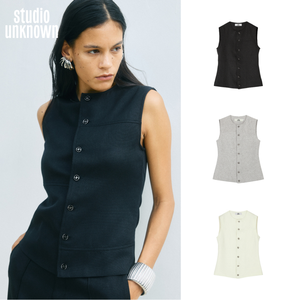 STUDIO UNKNOWN -  Dean Round Neck Linen Vest เสื้อกั๊กคอกลมตัดต่อตะเข็บตกแต่งด้วยกระดุม