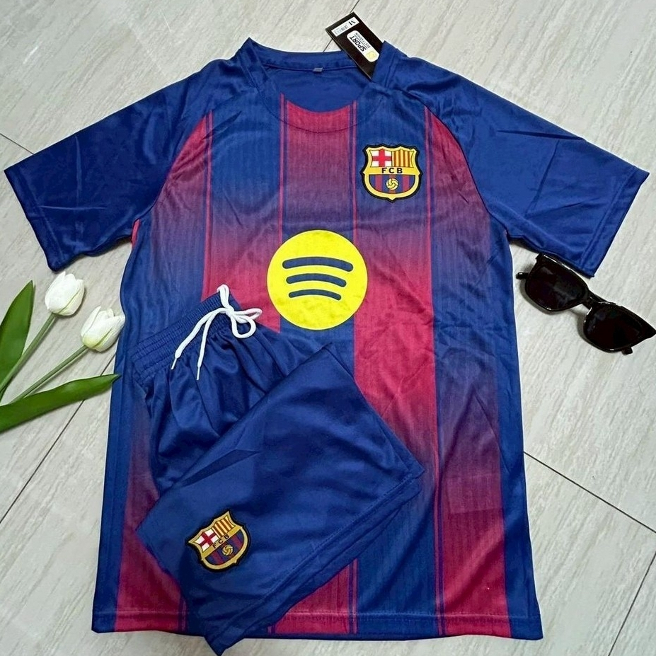 เสื้อบอลบาร์เซโลน่า 2025/26 สีแดงน้ำเงิน ชุดเหย้า รุ่นแฟนบอล ผู้ชายแขนสั้น ผ้าเบา ใส่สบาย ระบายอากาศดี