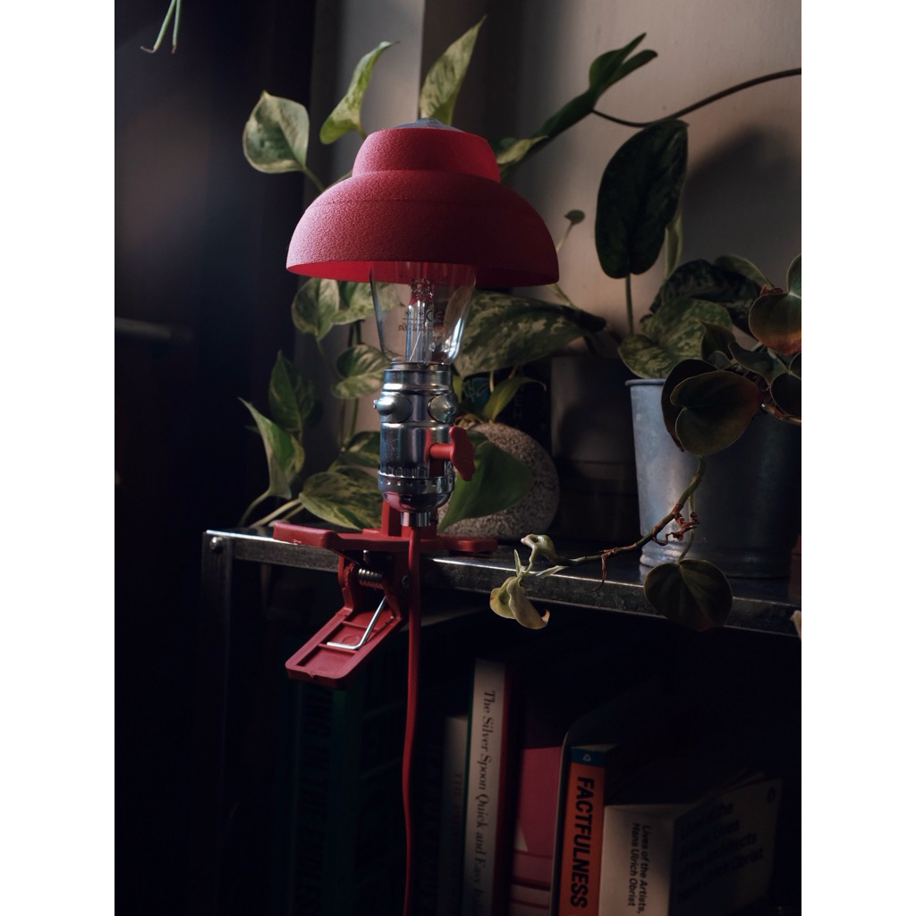 [พร้อมส่ง] SHIN Objects — โคมไฟ ใช้หนีบ ตั้งโต๊ะ หรือ แขวน FIRE RED (Multifunction Industrial Lamp)