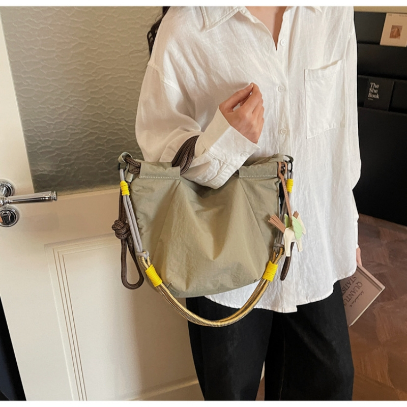 Trendy women shoulder bag fashionable summer style casual and versatile crossbody bag handbag