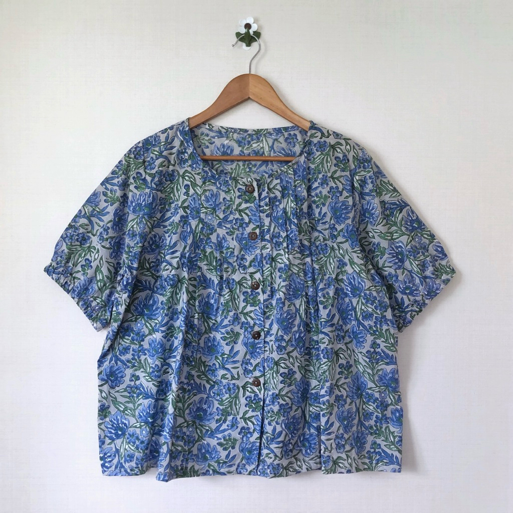 เสื้อผ้าฝ้ายอินเดียแฮนด์บล็อค คอกลม ติดกระดุมหน้า แขนพองจั้มปลายแขน