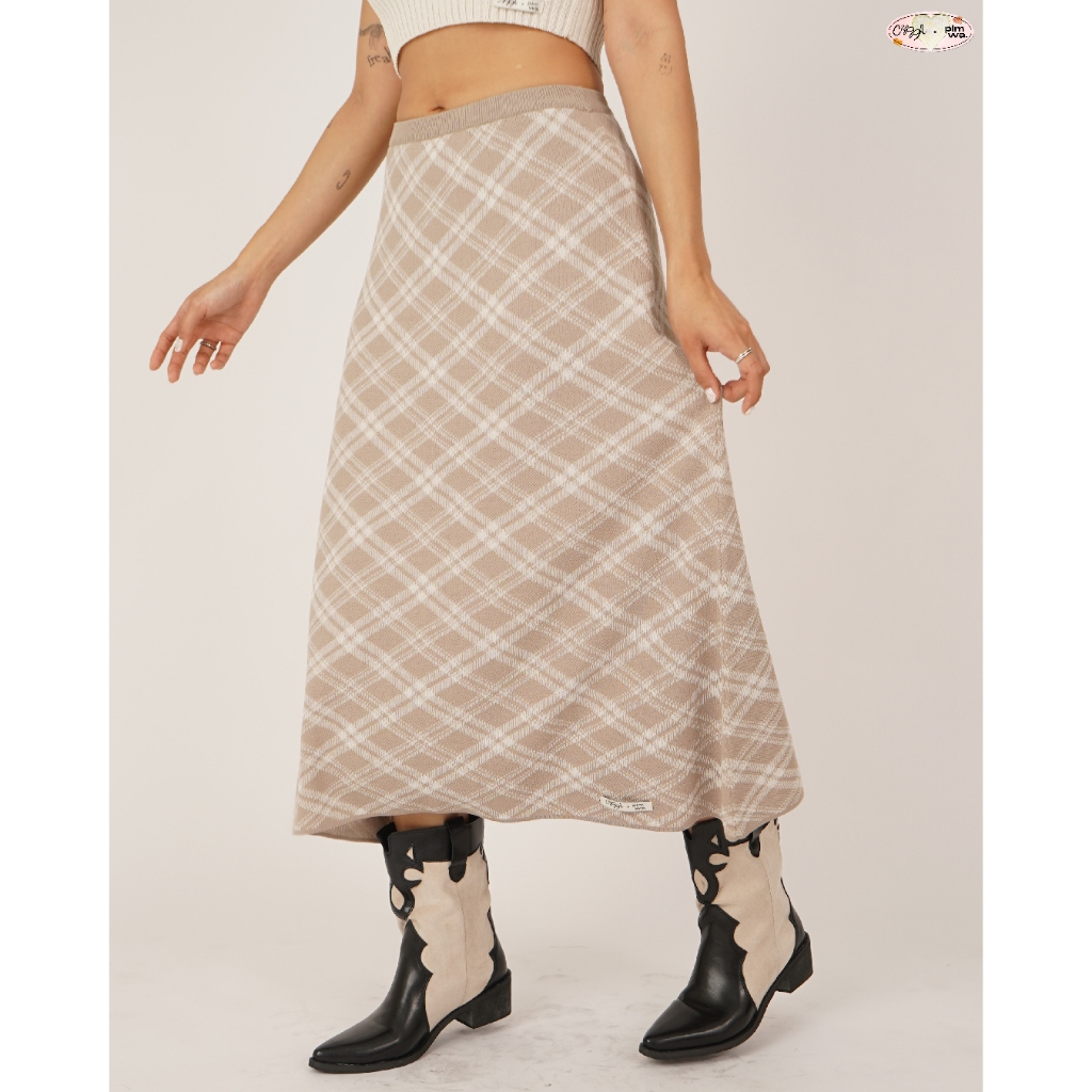 CUPPA - WAFFLE Skirt (2 สี) Cuppa x Pimwa กระโปรงไหมพรมทรงยาว ทรงกระโปรงเป็นตัว A ทอสี่เหลี่ยมลายสก๊อต พลิ้วสวย_CUP46