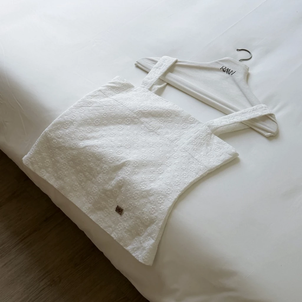 Roomry.n - Feminine Lace Top เสื้อสายเดี่ยว