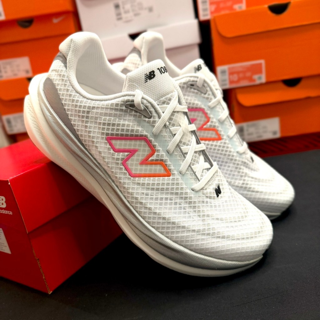 รองเท้าวิ่งผู้ชาย NB 1080 V15 WIDE สี WHITEPINK/HEATTANGERINE (M10806GG)