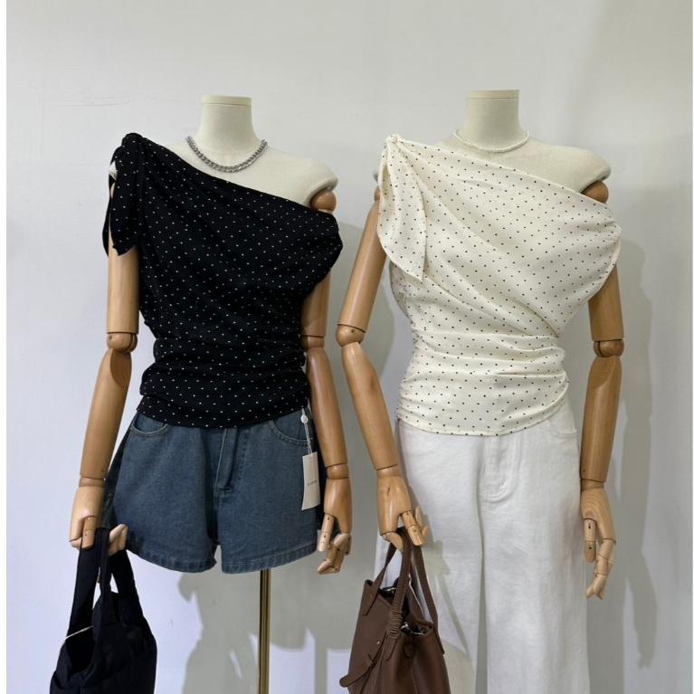 M2174 เสื้อแฟชั่นปาดไหล่ข้างเดียว ลายจุด Polka Dot น่ารักปนเซ็กซี่ ดีเทลแต่งย่นเข้ารูปสวยมากกก