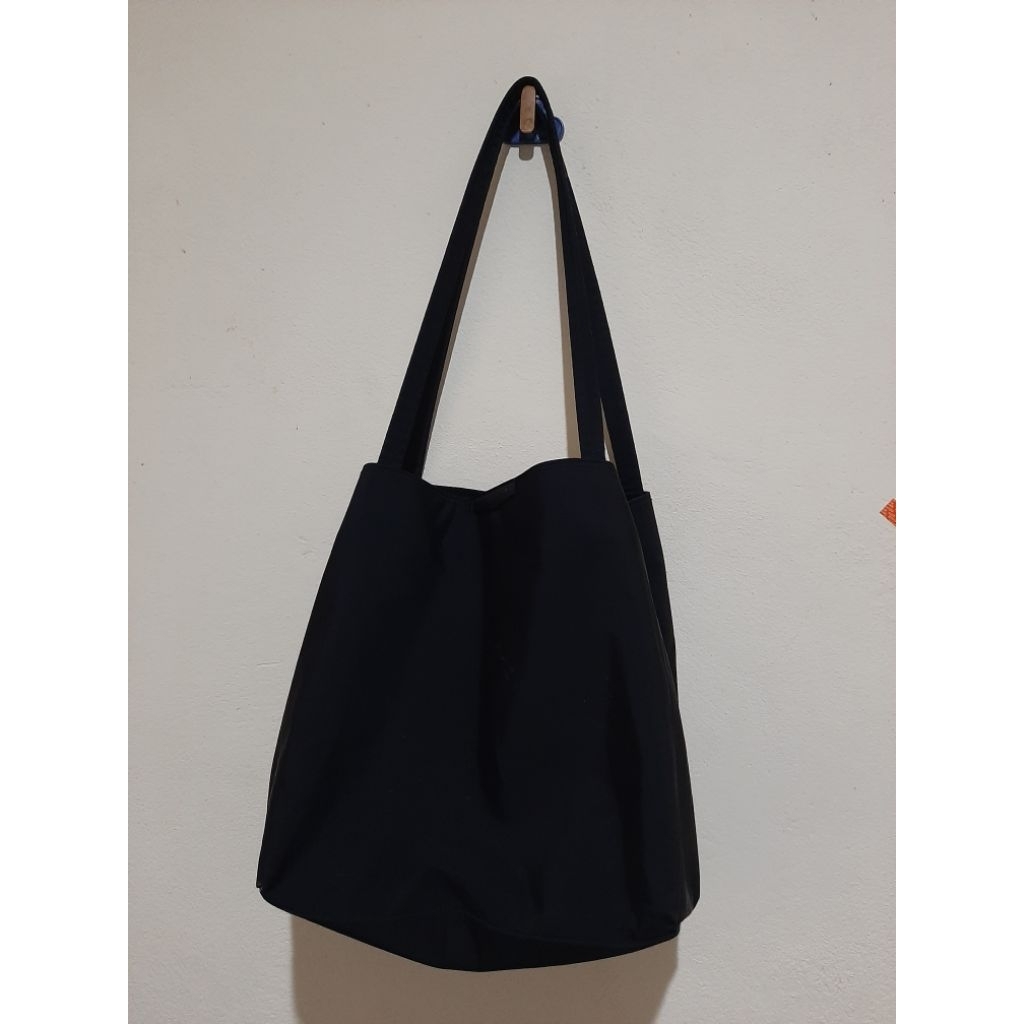 กระเป๋า tote ผ้าไนล่อน KYLIAN