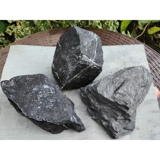 หินภูเขาดำ (Black Stone)ก้อนใหญ่ 1ก้อน(น้ำหนักก้อนละ 2-3กิโล) สำหรับจัดสวนถาด หินจัดตู้ปลา หินจัดเลเอาท์ หินจัดสวน