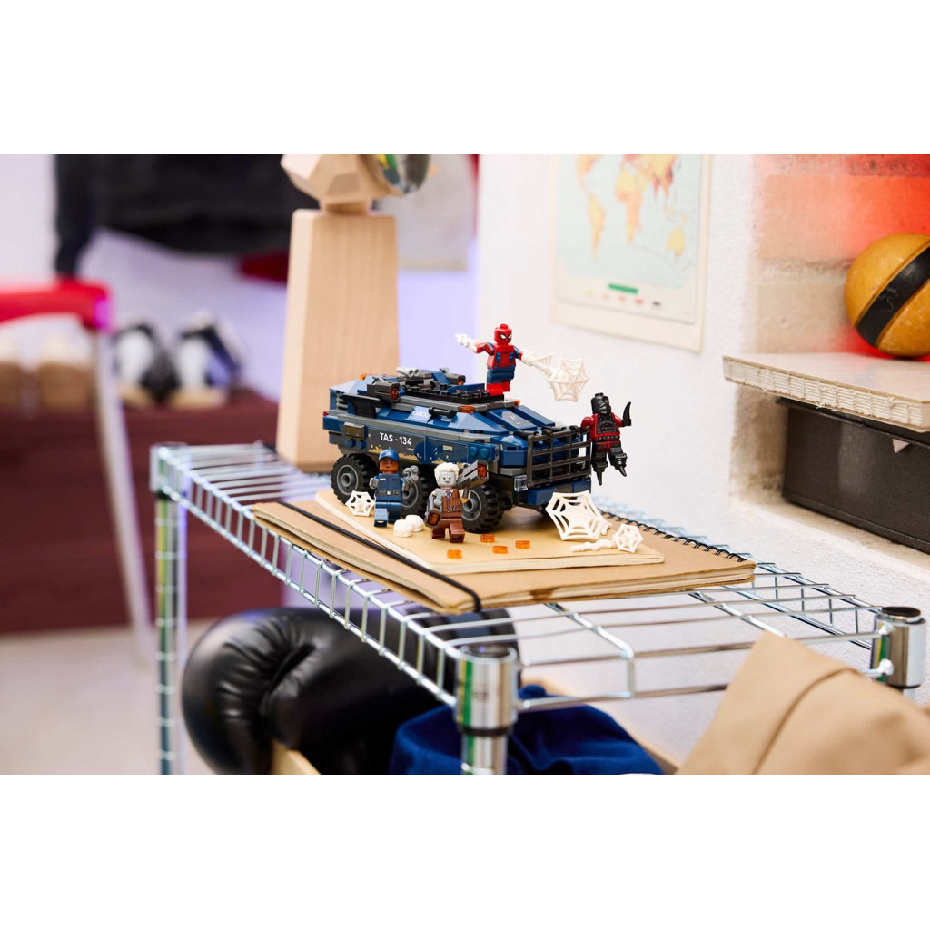 Lego Marvel 76349 Spider-Man Prison Transport Chase รูปที่ 7