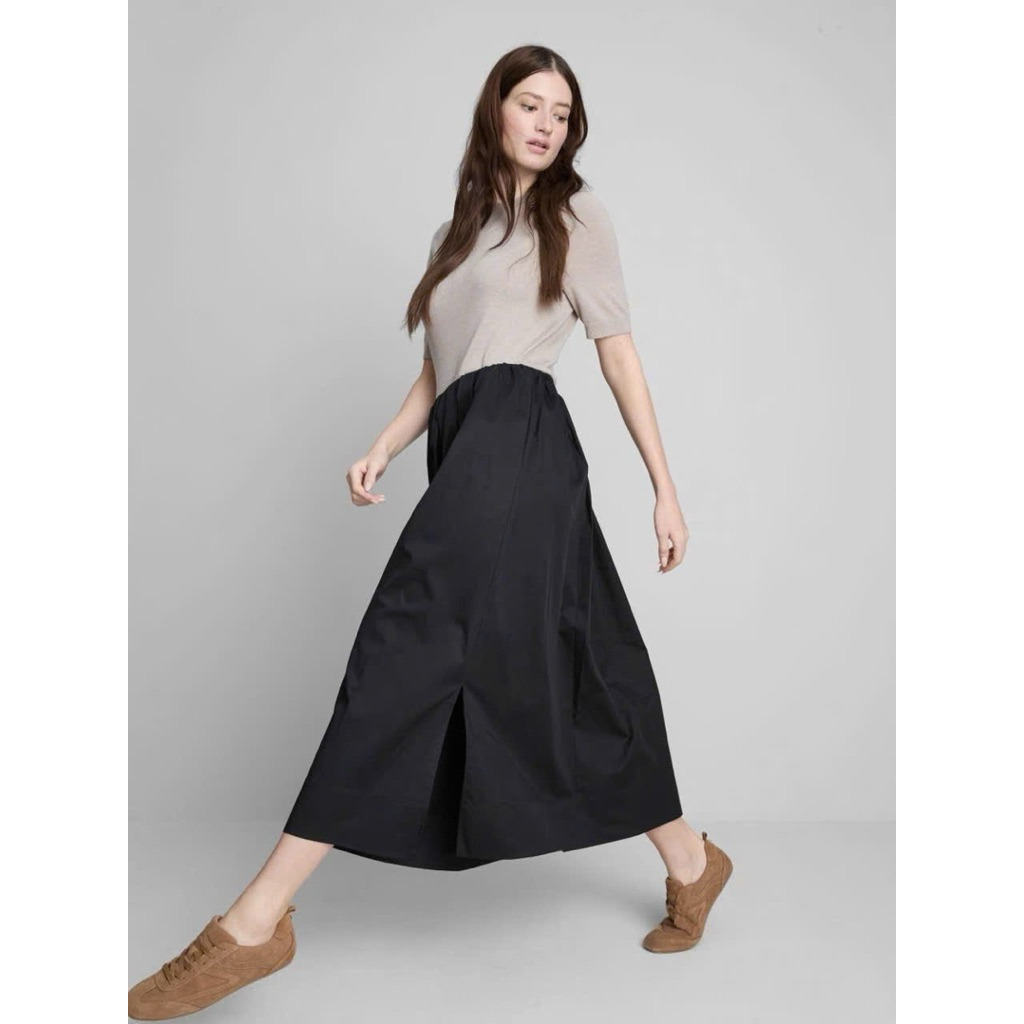 PRIMARK Skirt กระโปรงสีดำ เอวสูง เอวยืดได้เยอะ อัดพลีททั้งตัว ทรงสะโพกปล่อย มีกระเป๋าด้านข้าง