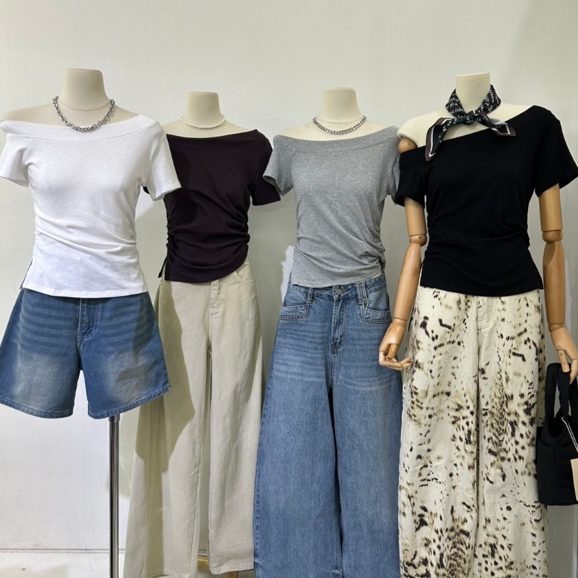 A1073 เสื้อยืดเปิดไหล่สุดละมุน ใส่แล้วดูแพงแบบไม่ต้องแต่งเยอะ