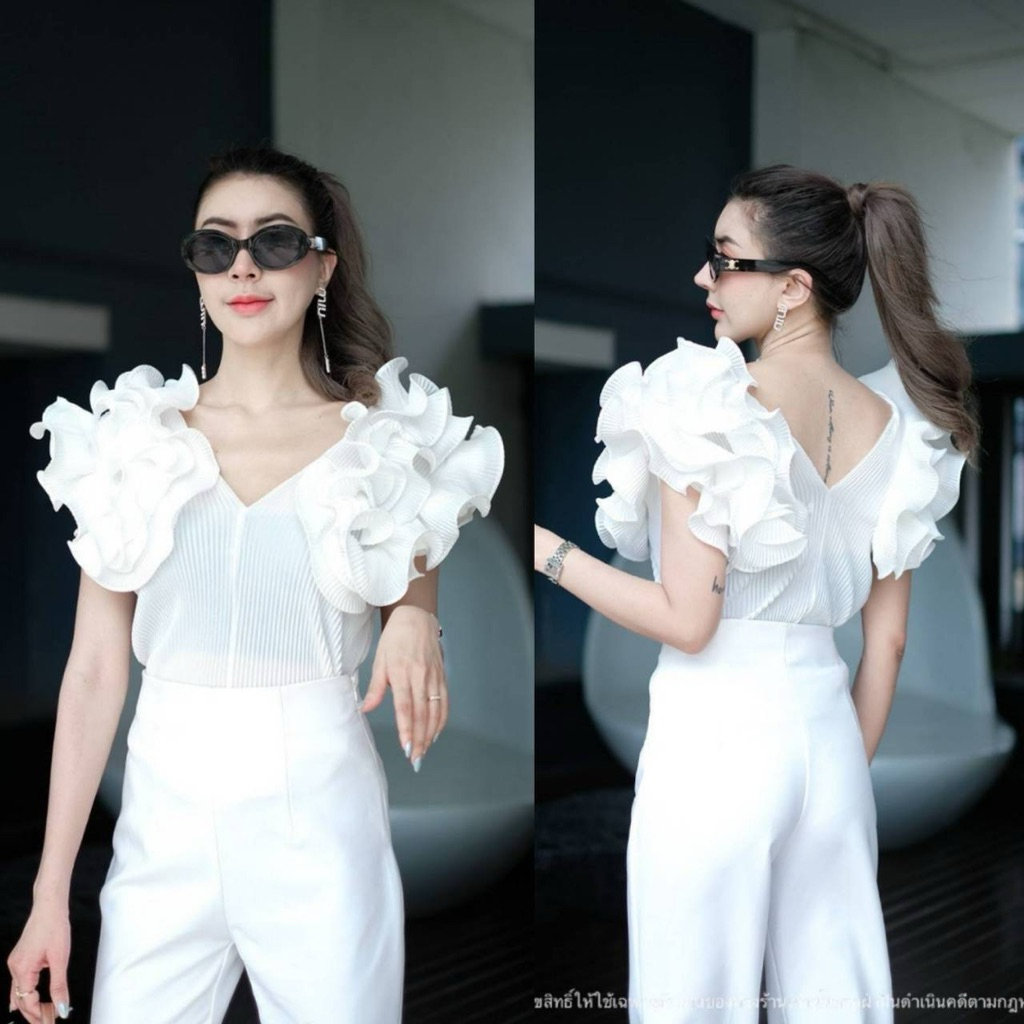 12:00-13:00 เก็บโค้ด25%+ส่งฟรี เสื้อคอวีหน้าวีหลังอัดพลีททั้งตัว ช่วงแขนระบายเด้งๆ ใส่ออกงานได้